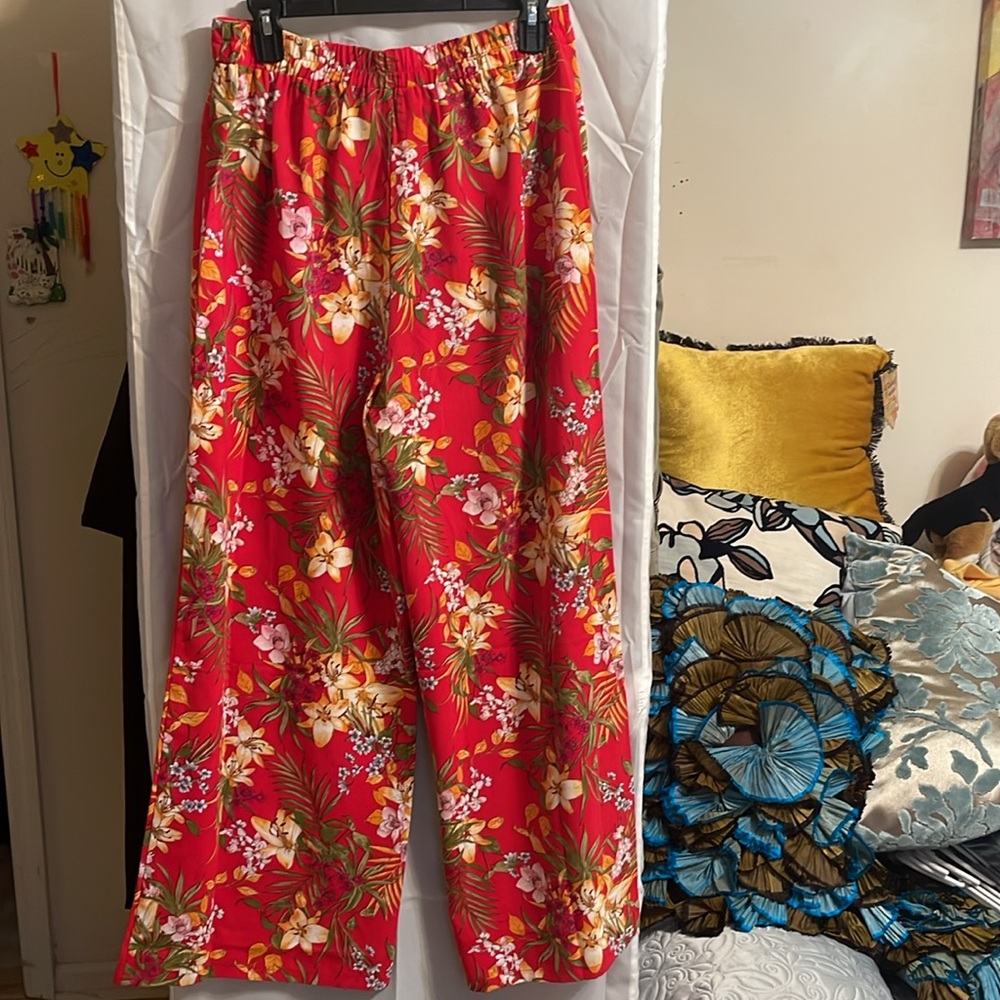Beautiful statement pants - Picture 2 of 5